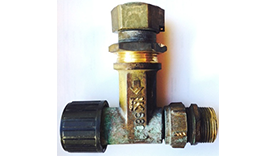 Guldig ventil med tre utgångar i form av modellen LK580